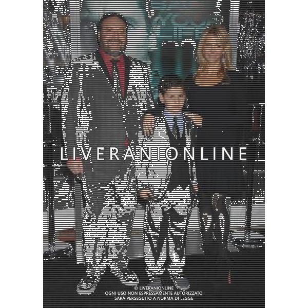 Joel Silver, wife Karyn and son Max Photo by Janet Gough \'Unknown\' Los Angeles Premiere at the Regency Village Theater February 16, 2011 - Westwood, California AG. ALDO LIVERANI SAS ITALY ONLY