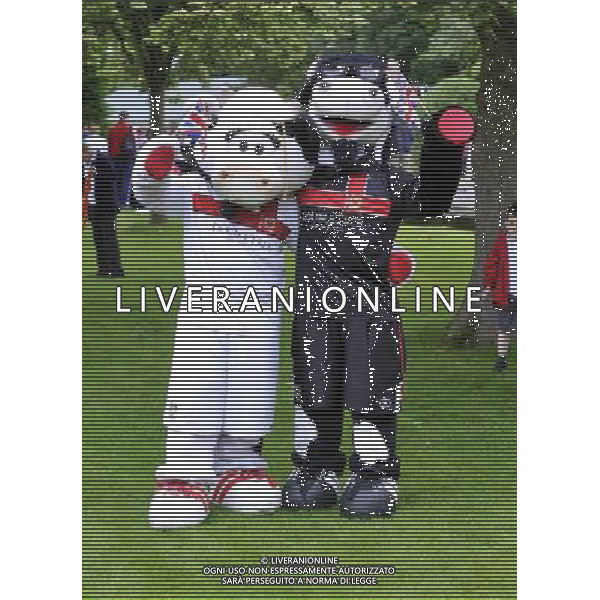 Mascots at Bletchley Park watch the Olympic Torch Relay on 9 July 2012. /PHOTOSHOT/AG ALDO LIVERANI SAS - ITALY ONLY -