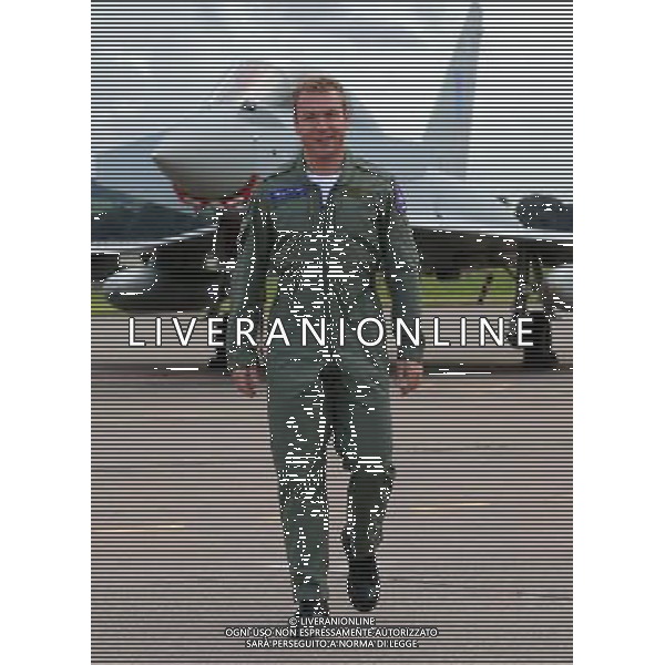 Sir Chris Hoy after returning to base after flying in a Typhoon FGR4 jet at RAF Leuchars with 6 Squadron. ©photoshot/AGENZIA ALDO LIVERANI SAS - ITALY ONLY - Il pilota Chris Hoy in visita alla base aerea della RAF
