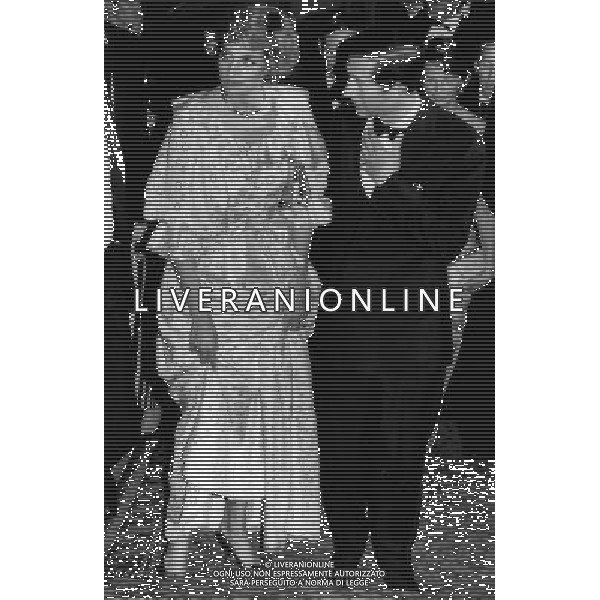 Their Royal Highnesses The PRINCE and PRINCESS OF WALES enjoy a night out at an official function in London - Date: 23.01.1986. Ref: B39_084926_0012 . COMPULSORY CREDIT: Bandphoto /UPPA/Photoshot PHOTOSHOT/ALDO LIVERANI SAS - ITALY ONLY -