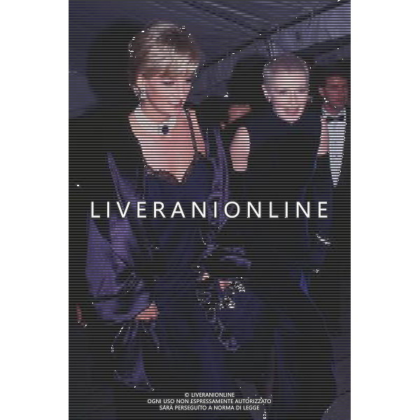  DIANA IN NEW YORK Photo Shows: DIANA, PRINCESS OF WALES Arriving for the Costume Ball at the Metropolitan Museum in New York. COMPULSORY CREDIT: UPPA/Photoshot Photo B48 046082 December 1996 PHOTOSHOT/ALDO LIVERANI SAS - ITALY ONLY -