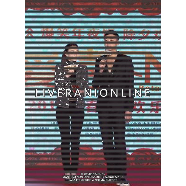 (121129) -- BEIJING, Nov. 29, 2012 () -- Actress Li Xiaoran (L) and actor Shin attend the press conference of their new movie \'Love Retake\' in Beijing, capital of China, Nov. 29, 2012. The film will be released during 2013 Spring Festival in Chinese Mainland.(/Hou Dongtao) (wjq) /AGENZIA ALDO LIVERANI SAS/ITALY ONLY - EDITORIAL USE ONLY
