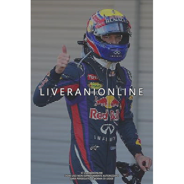 Pole position for Mark Webber (AUS) Red Bull Racing. 12.10.2013. Formula 1 World Championship, Rd 15, Japanese Grand Prix, Suzuka, Japan, Qualifying Day. - www.xpbimages.com, EMail: requests@xpbimages.com - copy of publication required for printed pictures. Every used picture is fee-liable. © Copyright: Batchelor / XPB Images AG ALDO LIVERANI SAS ONLY ITALY
