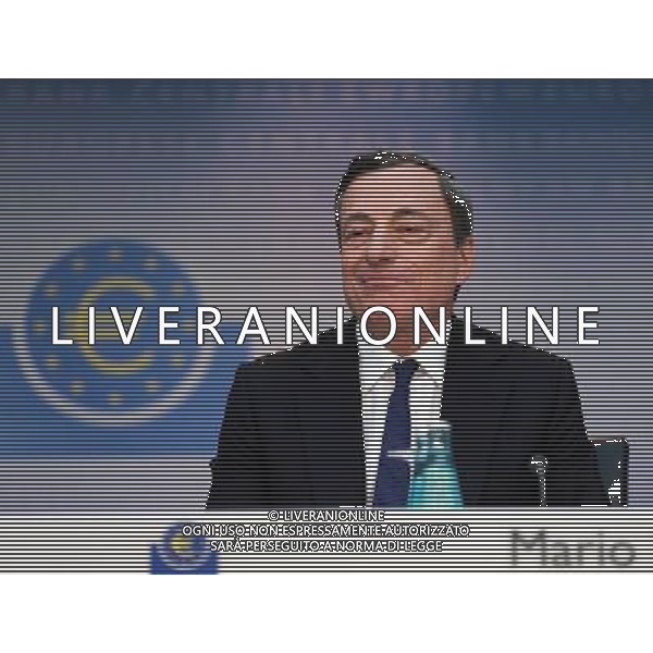 (140404) -- FRANKFURT, April 4, 2014 () -- Mario Draghi, president of the European Central Bank (ECB), reacts at an ECB press conference held in Frankfurt, Germany, April 3, 2014. The ECB on Thursday decided to leave interest rates unchanged at its monetary policy meeting here. (/Luo Huanhuan) (hdt) ©photoshot/AGENZIA ALDO LIVERANI SAS - ITALY ONLY - Mario Draghi, presidente della Banca centrale europea in una conferenza stampa della BCE tenutasi a Francoforte, in Germania, 3 aprile 2014.