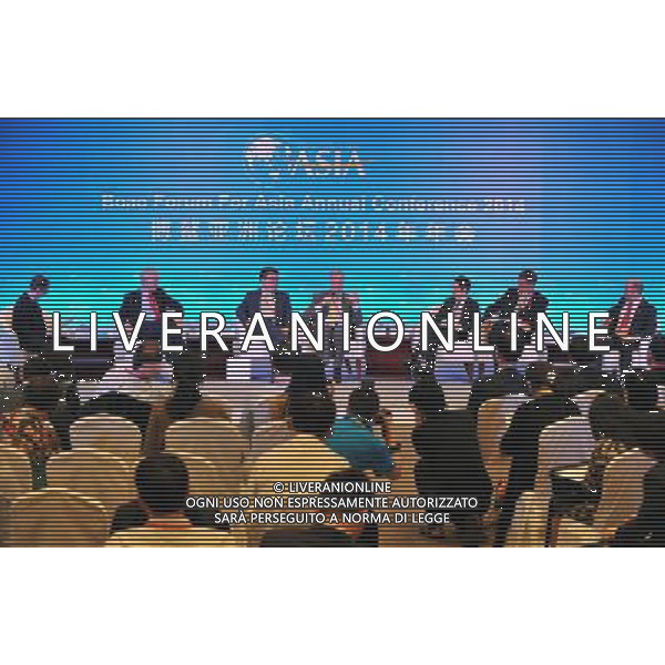 (140410) -- BOAO, April 10, 2014 () -- Panelists attend the forum \'Moving towards Consumption-Driven Growth: Transformation, Innovation \' Upgrading\' during the Boao Forum for Asia (BFA) Annual Conference 2014 in Boao, south China\'s Hainan Province, April 9, 2014. (/Chen Yehua) (wyo) ©photoshot/AGENZIA ALDO LIVERANI SAS - ITALY ONLY - Conferenza annuale Boao Forum per l\'Asia nel sud della Cina provincia di Hainan aprile 2014