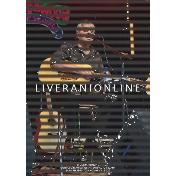  Graham Gouldman (10cc) performs at Wychwood Festival 2014, Cheltenham Racecourse, Gloucestershire Date ;30/5/2014 AG ALDO LIVERANI SAS ONLY ITALY