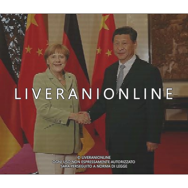 (140707) -- BEIJING, July 7, 2014 () -- Chinese President Xi Jinping (R) shakes hands with German Chancellor Angela Merkel during their meeting in Beijing, capital of China, July 7, 2014. (/Liu Weibing) (wjq) ©PHOTOSHOT/Agenzia Aldo Liverani sas - ITALY ONLY - EDITORIAL USE ONLY - Il cancelliere tedesco Angela Merkel in visita a Pechino, capitale della Cina, 7 luglio 2014.