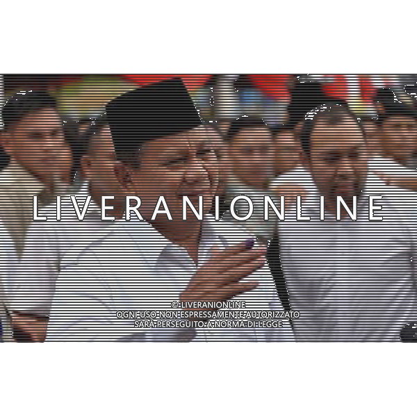 (140709) -- BONGOR, July 9, 2014 () -- Presidential candidate Prabowo Subianto speaks to the media after casting his vote at a polling station in Bogor of West Java Province, Indonesia, July 8, 2014. Indonesians went to polls on July 9 to elect their new president from Jakarta Governor Joko Widodo, 53, and former general Prabowo Subianto, 63. (/He Changshan) ©PHOTOSHOT/Agenzia Aldo Liverani sas - ITALY ONLY - EDITORIAL USE ONLY - Operazioni di voto in un seggio elettorale a Bogor della provincia di West Java, Indonesia, 8 Luglio 2014 per le elezioni presidenziali