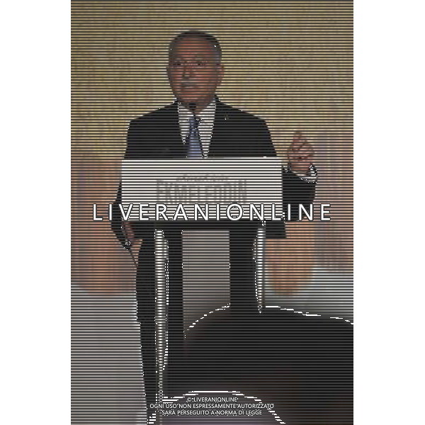 (140710) -- ISTANBUL, July 10, 2014 () -- Turkish presidential candidate Ekmeleddin Ihsanoglu gives a speech at a press conference in Istanbul, on July 10, 2014. As the sectarian war between Sunnis and Shiites has been escalating in Turkey\'s neighbor Iraq, Turkish presidential candidates appeal for unity and solidarity at their publicity campaigns here on Thursday. (/Lu Zhe)(bxq) ©PHOTOSHOT/Agenzia Aldo Liverani sas - - ITALY ONLY - EDITORIAL USE ONLY - Il Candidato presidenziale turco Ekmeleddin Ihsanoglu fa un discorso ad una conferenza stampa a Istanbul, Turchia 10 luglio 2014