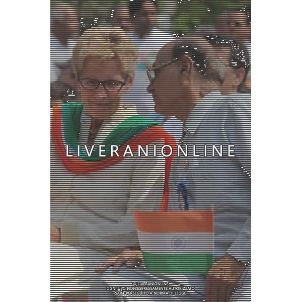 Toronto, Ontario, Canada. August 2, 2014 --- The Premier of Ontario KATHLEEN WYNNE (left) listens to a supporter during Panorama India Day celebrating the 68th anniversary of the independence of India. The celebrations took place in Toronto, Ontario, Canada. --- ©photoshot/Agenzia Aldo Liverani sas - ITALY ONLY - EDITORIAL USE ONLY - Il premier dell\'Ontario Kathleen Wynne durante i festeggiamenti del Panorama India Day che celebra il 68mo anniversario dell\'indipendenza dell\'India a Toronto, Canada 2 agosto 2014