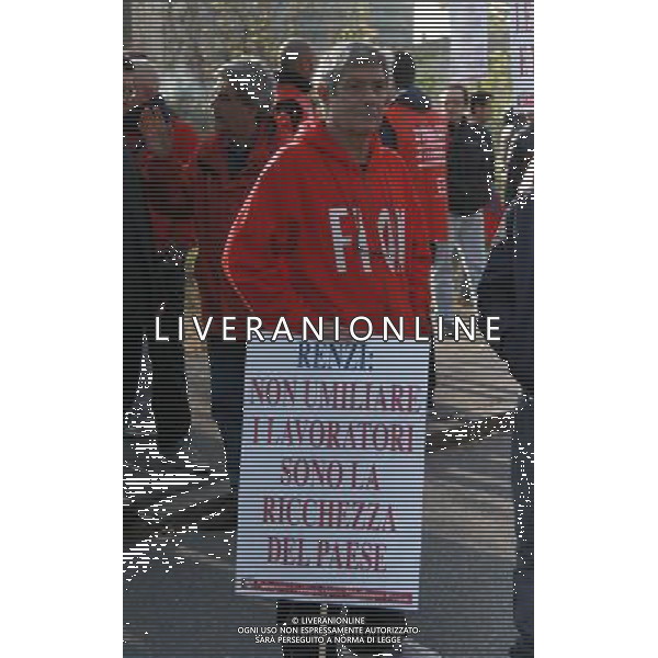 La Protesta dei sindacati durante la visita del Premier Matteo Renzi a Brescia 03 Novembre 2014 ©Fotolive Jacopo Beccalossi/AGENZIA ALDO LIVERANI SAS