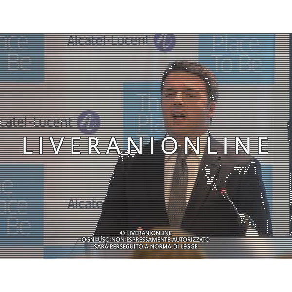 Il Presidente del Consiglio Matteo Renzi in visita a Vimercate Azienda Alcatel - Milano 06 novembre 2014 ©gazzaniga/AGENZIA ALDO LIVERANI SAS