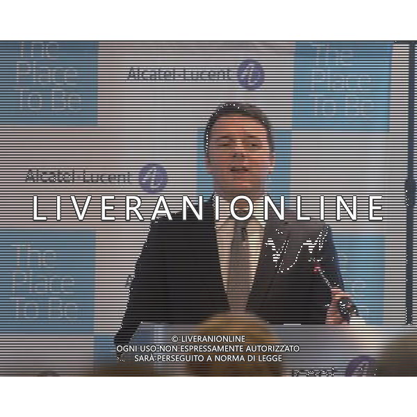 Il Presidente del Consiglio Matteo Renzi in visita a Vimercate Azienda Alcatel - Milano 06 novembre 2014 ©gazzaniga/AGENZIA ALDO LIVERANI SAS