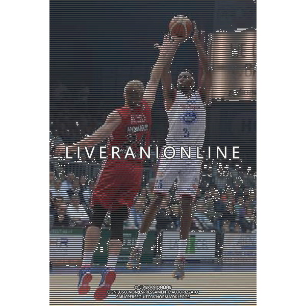 Beko Lega Basket Serie A 2015/2016 Giornata 9 Cucciago (CO) - 29.11.2015 Acqua Vitasnella Cantu\'-EA7 Emporio Armani Milano Nella Foto:johnson-hummel /Ph.Vitez-Ag. Aldo Liverani