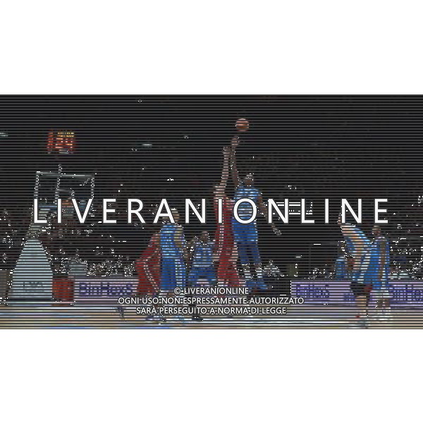Beko Lega Basket Serie A 2015/2016 Giornata 15 Milano - 02.01.2016 EA7 Emporio Armani Milano-Banco di Sardegna Sassari Nella Foto:Basket Situazione Palla a due /Ph.Vitez-Ag. Aldo Liverani