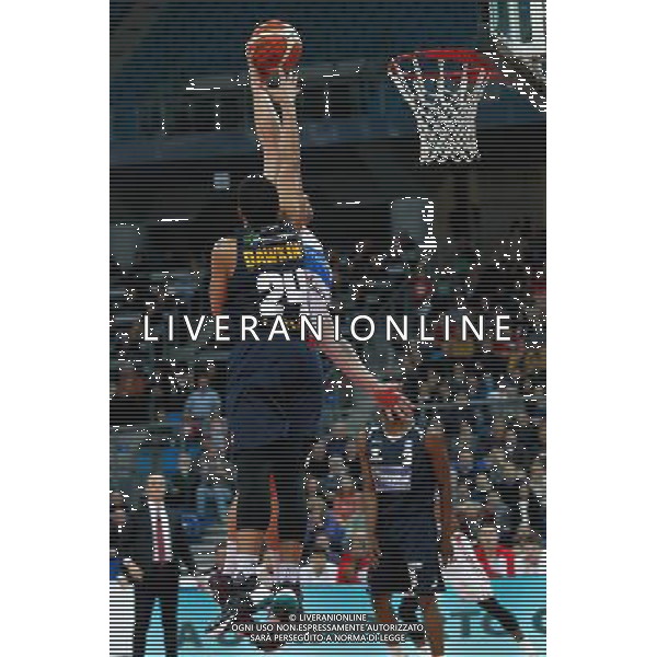 Lega Basket serie A, 15» giornata, Consultinvest Pesaro vs Manital Torino 04/01/2016 nella foto: LYDEKA TAUTVYDAS, SALE AL FERRO, INTERCETTATO DA DAWKINS ANDRE, ©CLAUDIO ZAMAGNI/AGENZIA ALDO LIVERANI S.A.S. ©CLAUDIO ZAMAGNI/AGENZIA ALDO LIVERANI S.A.S.