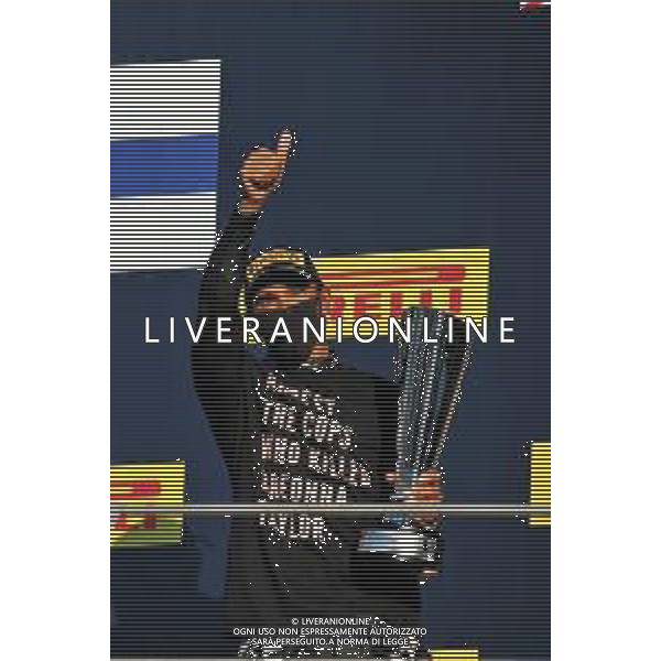 Race winner Lewis Hamilton (GBR) Mercedes AMG F1 celebrates on the podium. 13.09.2020. Formula 1 World Championship, Rd 9, Tuscan Grand Prix, Mugello, Italy, Race Day. - www.xpbimages.com, EMail: requests@xpbimages.com © Copyright: Batchelor / XPB Images/ AGENZIA ALDO LIVERANI SAS - ITALY ONLYU EDITORIAL USE ONLY