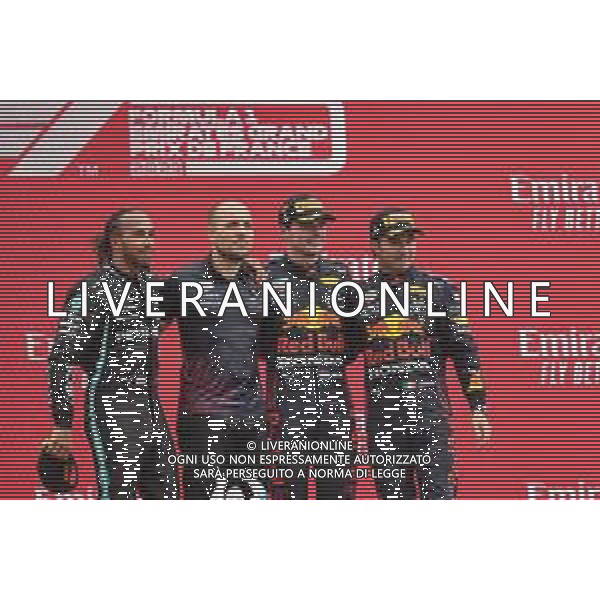 Lewis Hamilton (GBR), Mercedes AMG F1 Max Verstappen (NLD), Red Bull Racing and Sergio Perez (MEX), Red Bull Racing 20.06.2021. Formula 1 World Championship, Rd 7, French Grand Prix, Paul Ricard, France, Race Day. - www.xpbimages.com, EMail: requests@xpbimages.com ¬© Copyright: Charniaux / XPB Images/AGENZIA ALDO LIVERANI SAS - ITALY ONLY EDITORIAL USE ONLY