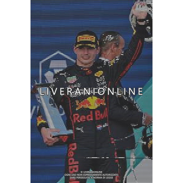 Race winner Max Verstappen (NLD) Red Bull Racing celebrates on the podium. 08.05.2022. Formula 1 World Championship, Rd 5, Miami Grand Prix, Miami, Florida, USA, Race Day. - www.xpbimages.com, EMail: requests@xpbimages.com © Copyright: Bearne / XPB Images/AGENZIA ALDO LIVERANI SAS - ITALY ONLY EDITORIAL USE ONLY