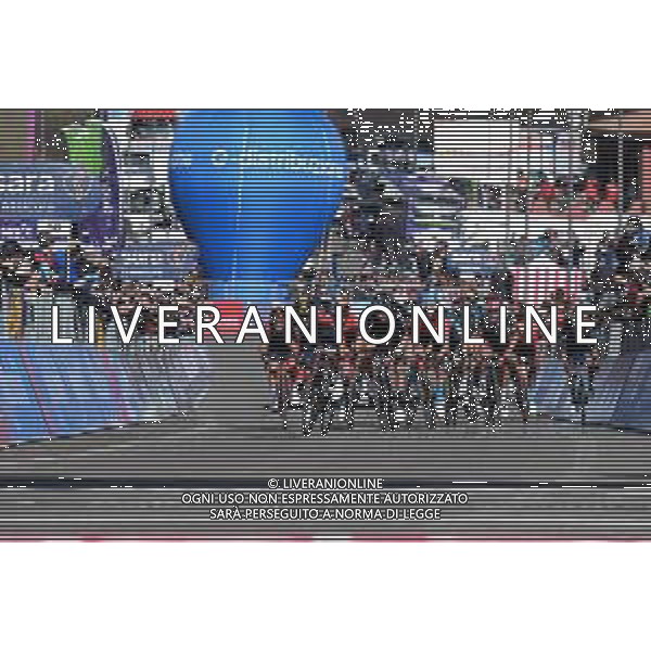 10-05-2022 Giro D\'italia; Tappa 04 Avola - Etna; 2022, Ineos - Grenadiers; Carapaz Antonio, Richard Antonio; Etna; ©SIROTTI / AGENZIA ALDO LIVERANI SAS