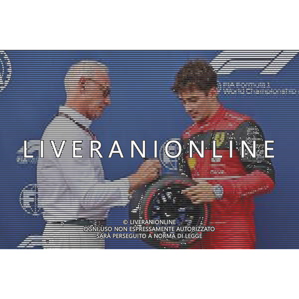 Charles Leclerc (MON) Ferrari is presented the Pirelli Pole Position Award by Greg Maffei (USA) Liberty Media Corporation President and Chief Executive Officer. 28.05.2022. Formula 1 World Championship, Rd 7, Monaco Grand Prix, Monte Carlo, Monaco, Qualifying Day. - www.xpbimages.com, EMail: requests@xpbimages.com © Copyright: Batchelor / XPB Images/AGENZIA ALDO LIVERANI SAS - ITALY ONLY EDITORIAL USE ONLY