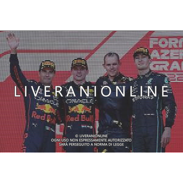 1st place Max Verstappen (NLD) Red Bull Racing RB18, with 2nd place Sergio Perez (MEX) Red Bull Racing RB18, 3rd place George Russell (GBR) Mercedes AMG F1 W13 with Tom Hart, Red Bull Racing Performance Engineer. 12.06.2022. Formula 1 World Championship, Rd 8, Azerbaijan Grand Prix, Baku Street Circuit, Azerbaijan, Race Day. - www.xpbimages.com, EMail: requests@xpbimages.com ¬© Copyright: Batchelor / XPB Images/AGENZIA ALDO LIVERANI SAS - ITALY ONLY EDITORIAL USE ONLY