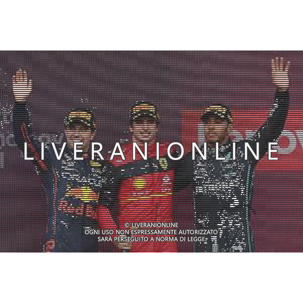 1st place Carlos Sainz Jr (ESP) Ferrari F1-75, with 2nd place Sergio Perez (MEX) Red Bull Racing RB18 and 3rd place Lewis Hamilton (GBR) Mercedes AMG F1 W13. 03.07.2022. Formula 1 World Championship, Rd 10, British Grand Prix, Silverstone, England, Race Day. - www.xpbimages.com, EMail: requests@xpbimages.com ¬© Copyright: Batchelor / XPB Images/AGENZIA ALDO LIVERANI SAS - ITALY ONLY EDCITORIAL USE ONLY