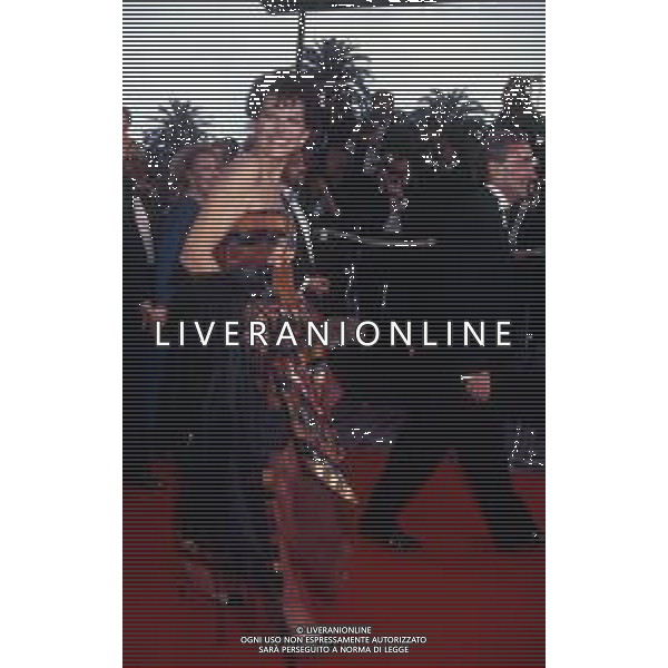 RETROSPETTIVA CLAUDIA CARDINALE ATTRICE NELLA FOTO al suo arrivo al 46° Film Festival di Cannes nel 1993 (membro della giuria) con Louis MALLE (presidente della giuria) ©DFP / AGENZIA ALDO LIVERANI SAS