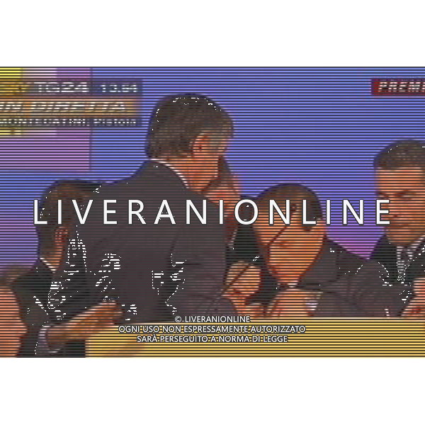 Il malore di Silvio Berlusconi durante il discorso a Montecatini 26/11/2006 obbligatorio citare la fonte televisiva ph agenzia aldo liverani