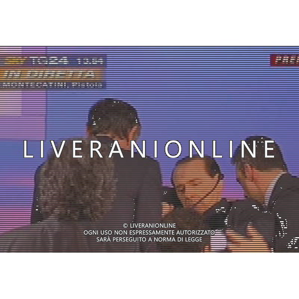 Il malore di Silvio Berlusconi durante il discorso a Montecatini 26/11/2006 obbligatorio citare la fonte televisiva ph agenzia aldo liverani
