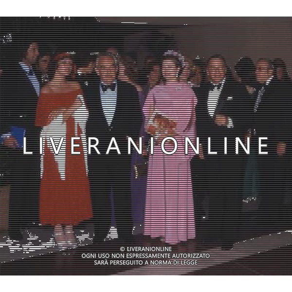 S.A.S. Principe Ranieri di Monaco con la moglie Grace Kelly la figlia Carolina e Frank Sinatra nel 1975 Ph archivio Ag. Aldo Liverani retrospettiva
